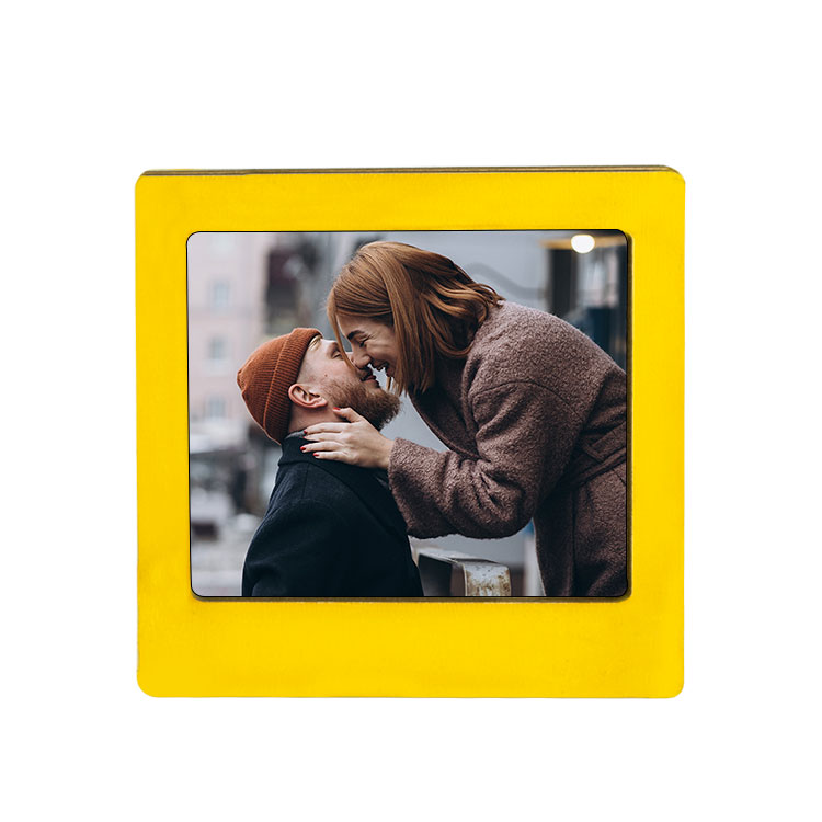 Ahşap Polaroid Fotoğraf Çerçevesi - Mini Masaüstü Kişiye Özel Hediye